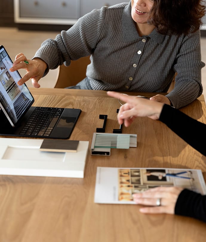 Design consultation at showoom using 3D design software to create home solutions by California Closets